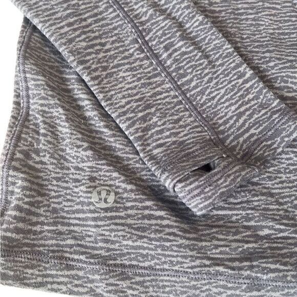 Lululemon Gray‎ Round Neck Thumb Holes Long Sleeves Running Pullover Top Size M - Picture 6 of 9